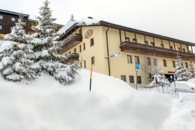 Top Residence w Passo del Tonale zimą