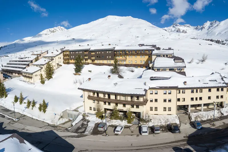 Top Residence w Passo del Tonale zimą