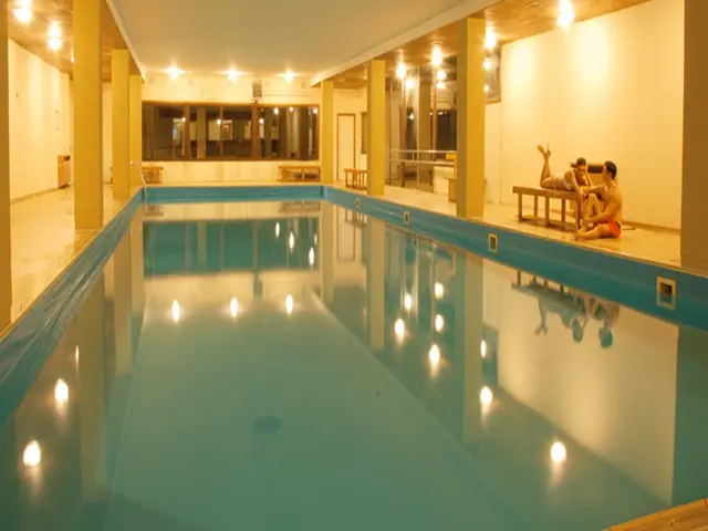 Basen dostępny dla gości Top Residence