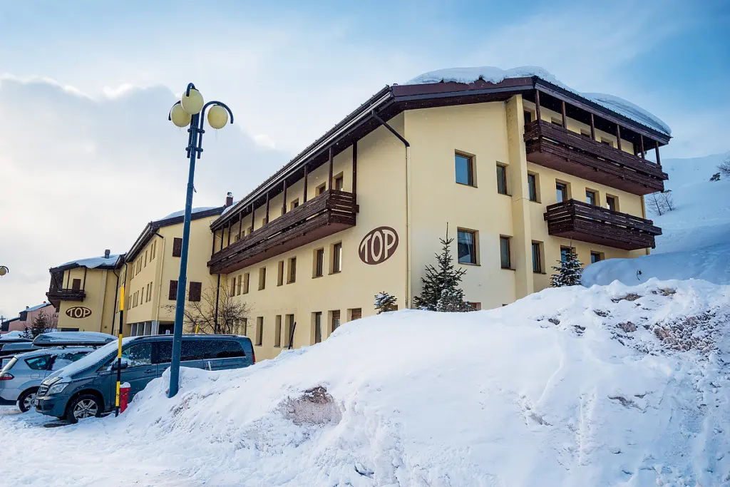 Top Residence w Passo del Tonale zimą