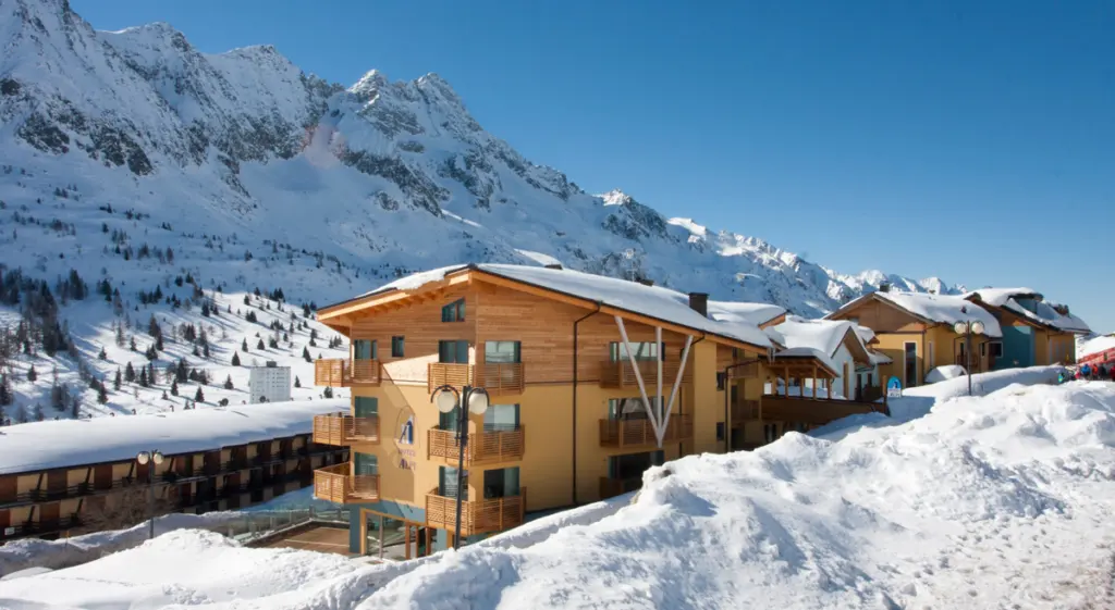 Hotel Delle Alpi w Passo del Tonale zimą